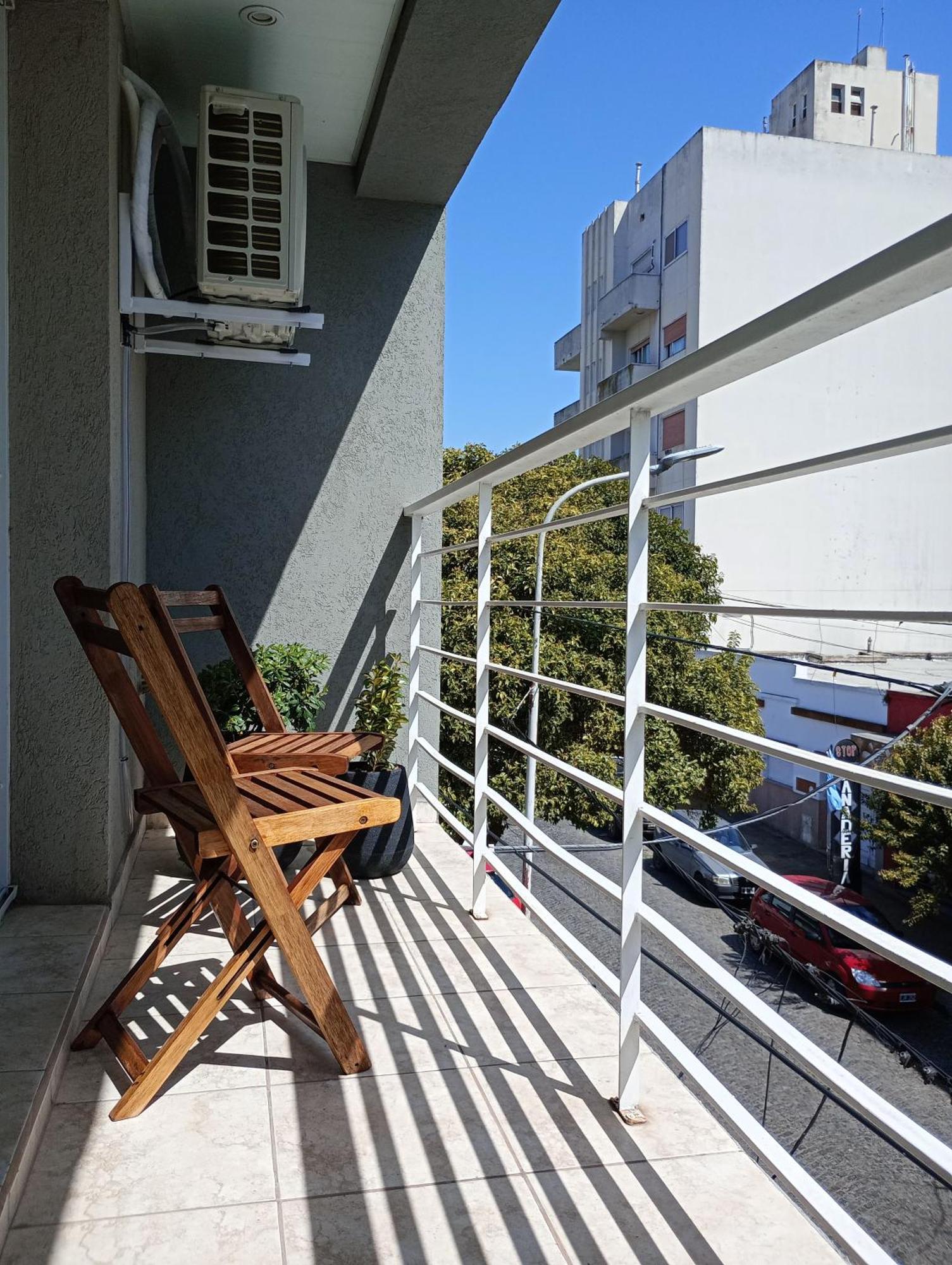 Dpto Centrico Con Balcon Y Estacionamiento Apartment *