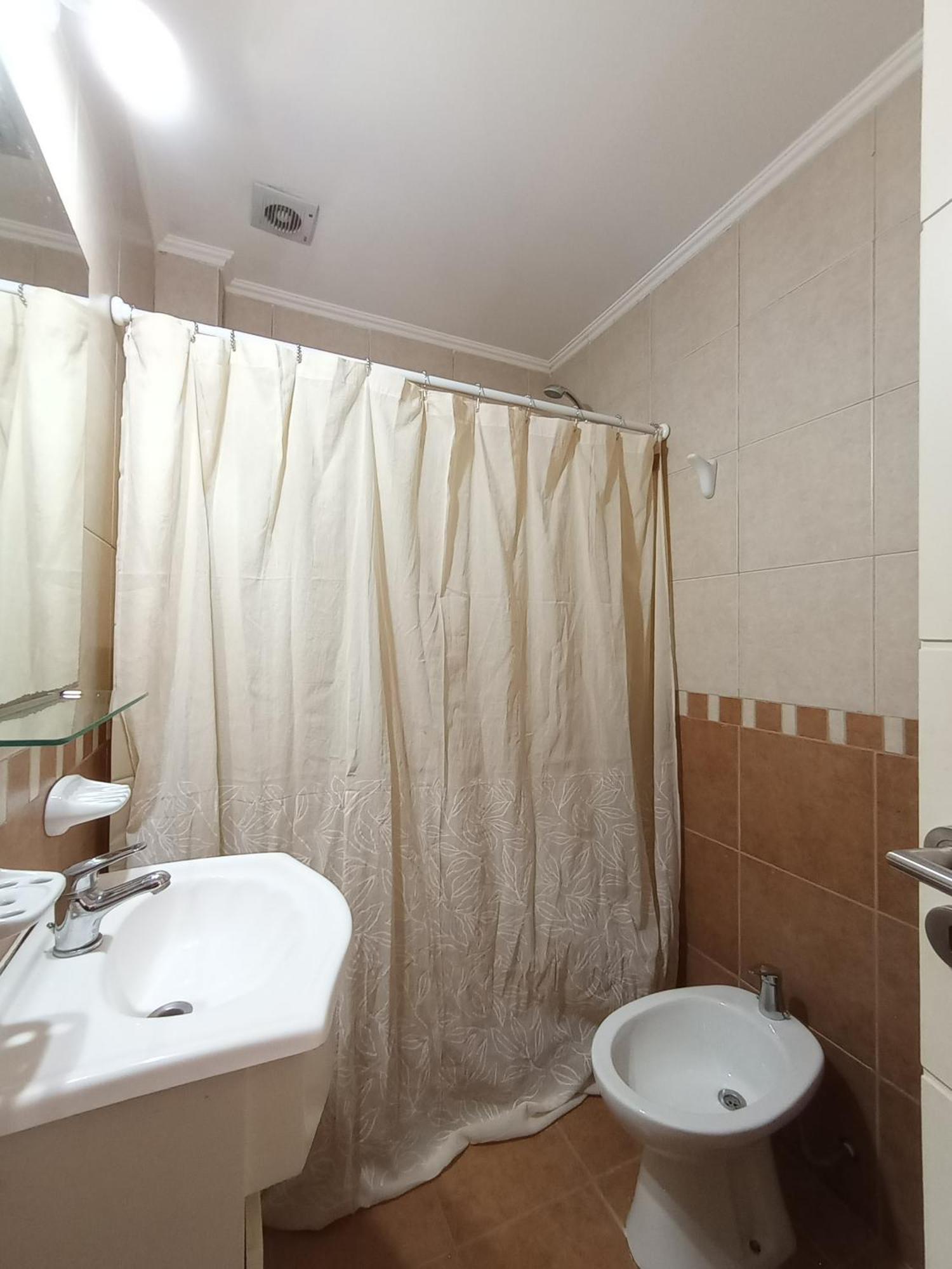 Dpto Centrico Con Balcon Y Estacionamiento Apartment *