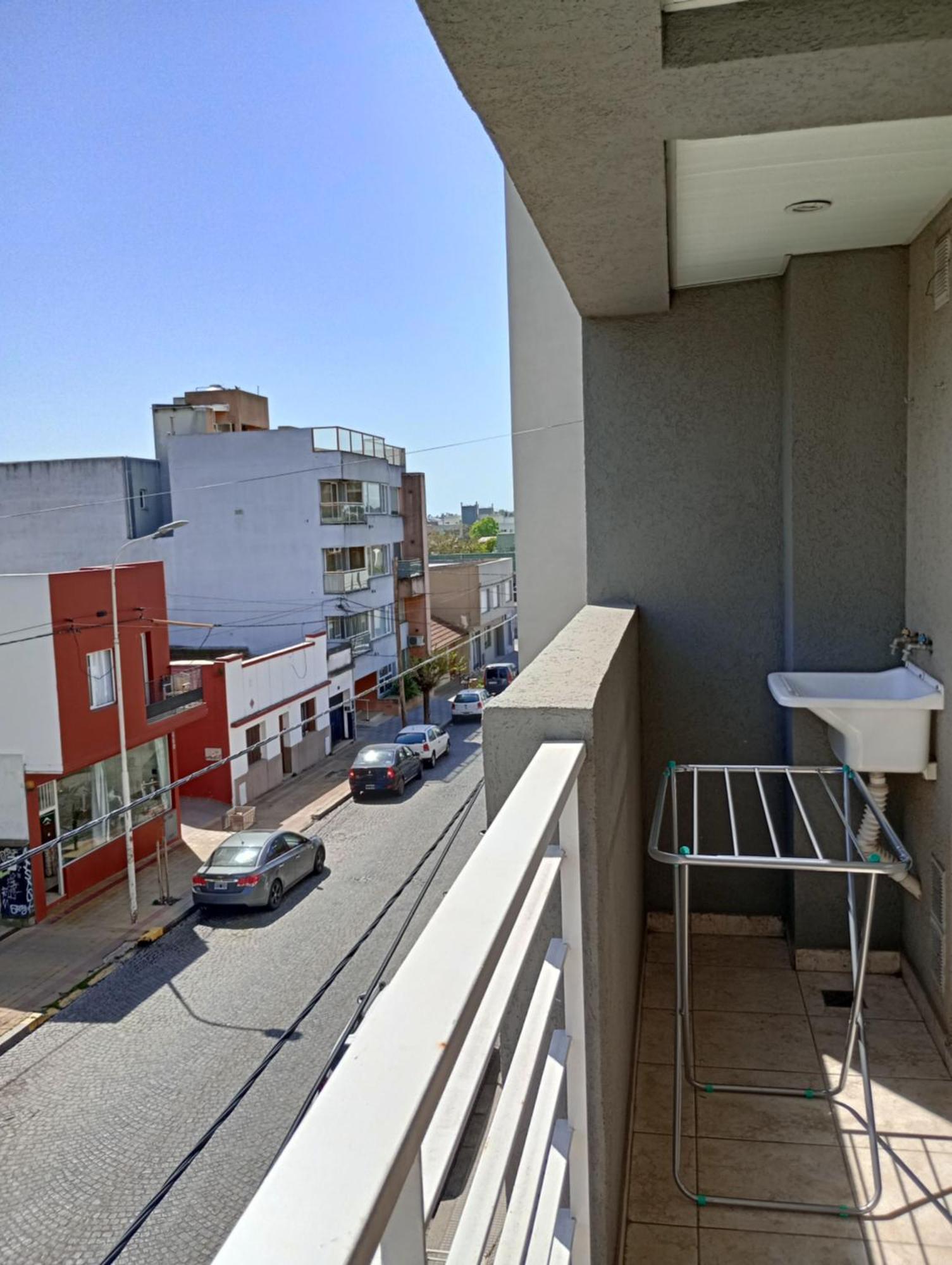 Apartment Dpto Centrico Con Balcon Y Estacionamiento Tandil